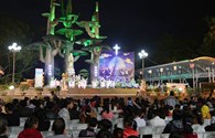 Quảng Trị: Nhà thờ La Vang nườm nượp nam thanh nữ tú đi chơi Noel