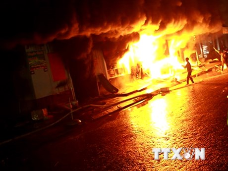 Quảng Trị: Cháy chợ Ngã Tư Sòng, nhiều tiểu thương hoảng loạn